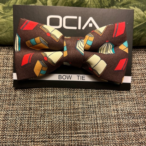 75-PTT NWT OCIA Handmade Toddlers Brown With Books Bow Tie O/S High Quality - Picture 1 of 7